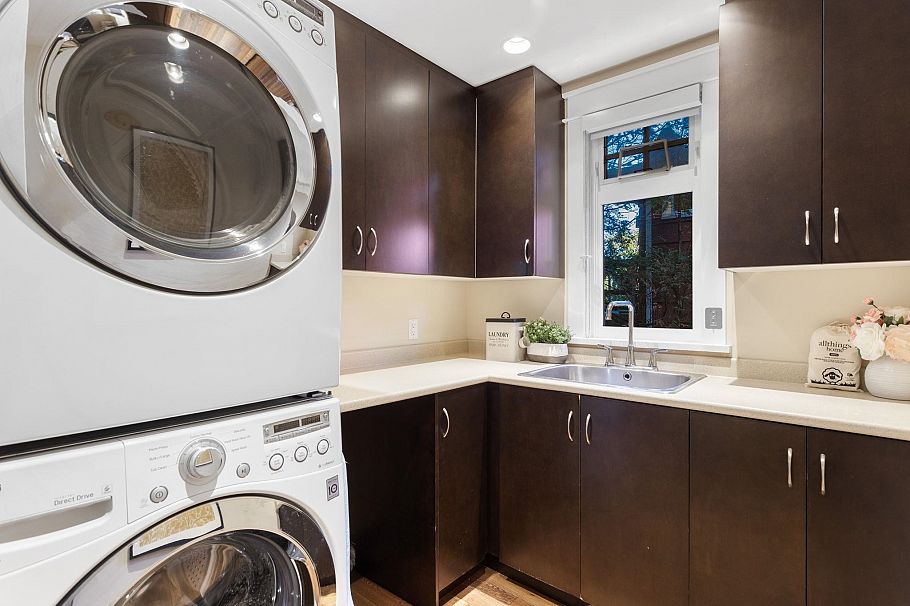 3895 W 23rd Avenue Vancouver, BC - 32