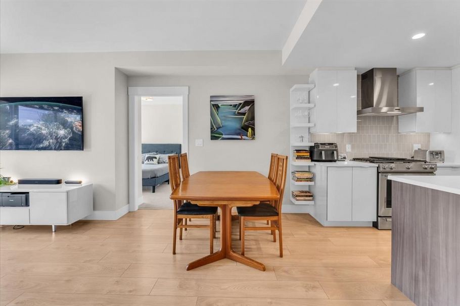 211 1496 Charlotte Road North Vancouver, BC - 11