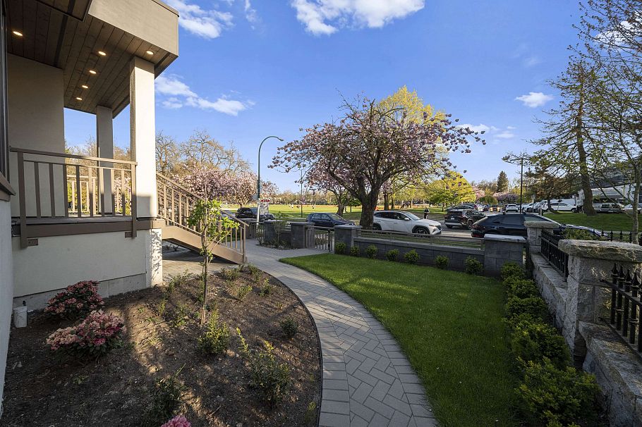 2455 W 10th Avenue Vancouver, BC - 34