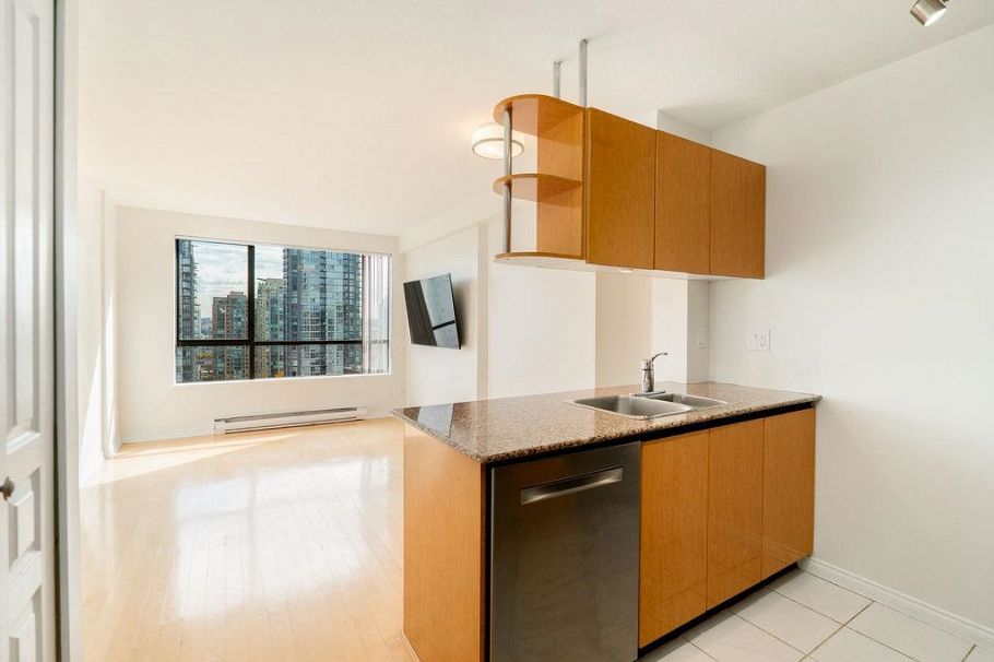 1704 1189 Howe Street Vancouver, BC - 16