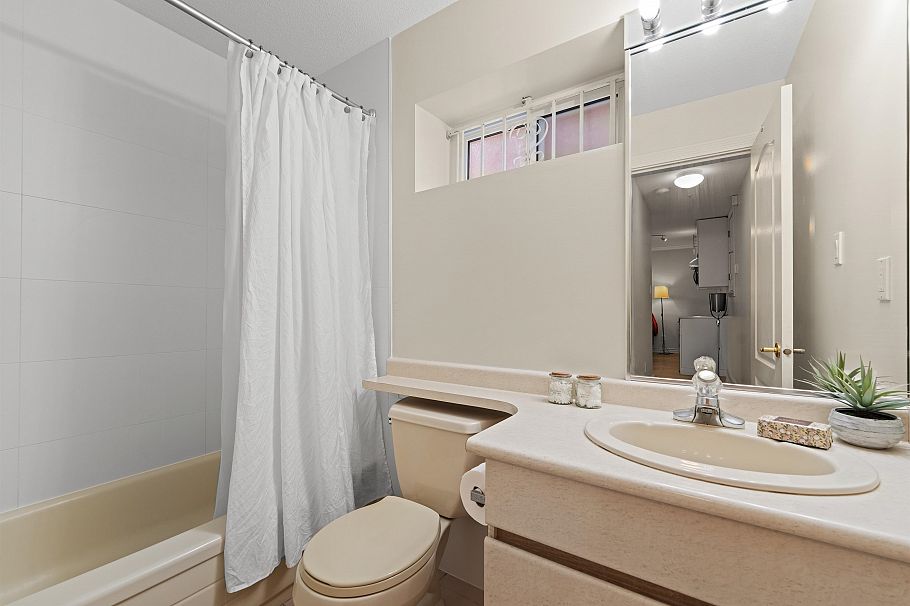 2992 W 42nd Avenue Vancouver, BC - 33