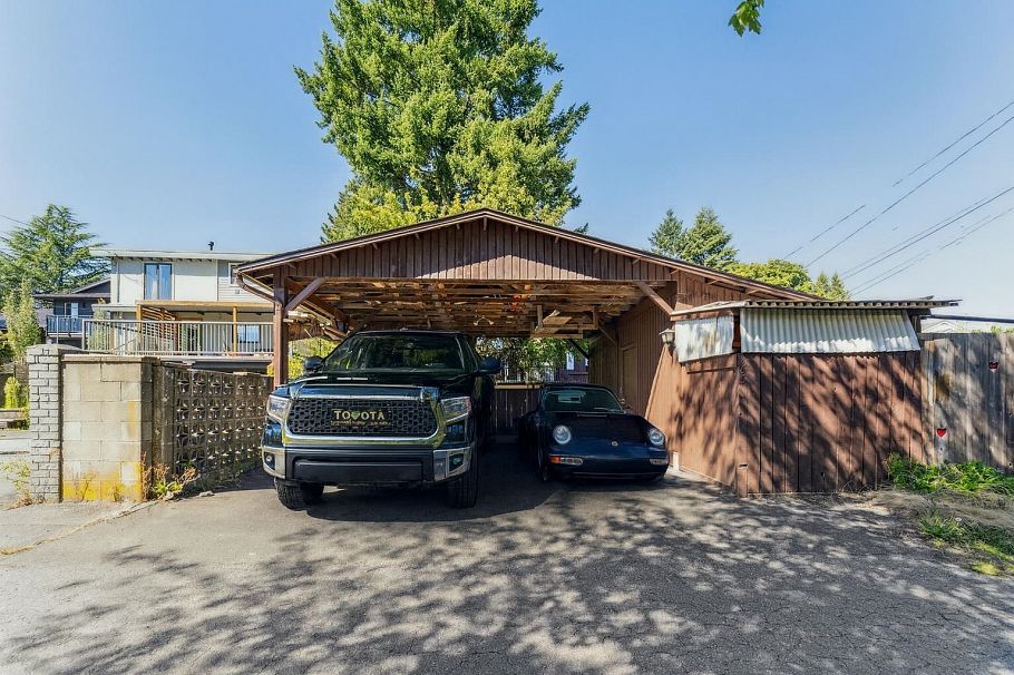 865 E 12th Street North Vancouver, BC - 28