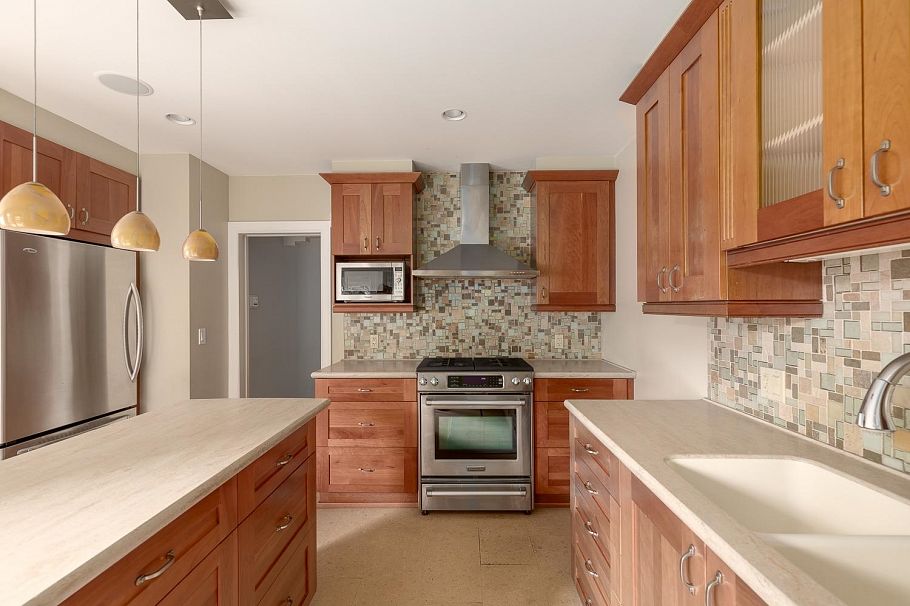 3782 W 24th Avenue Vancouver, BC - 2