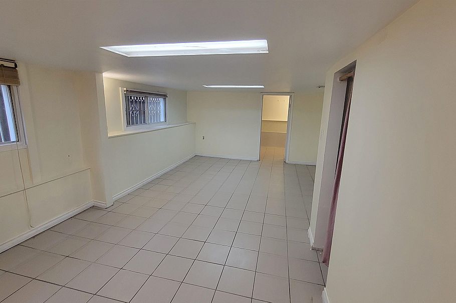 1342 E 24th Avenue Vancouver, BC - 30