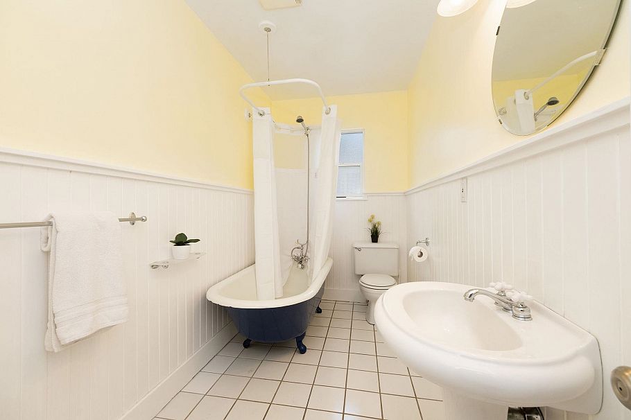 1075 Gladwin Drive North Vancouver, BC - 16