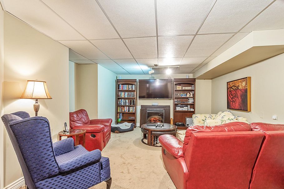 36 1925 Indian River Crescent North Vancouver, BC - 33