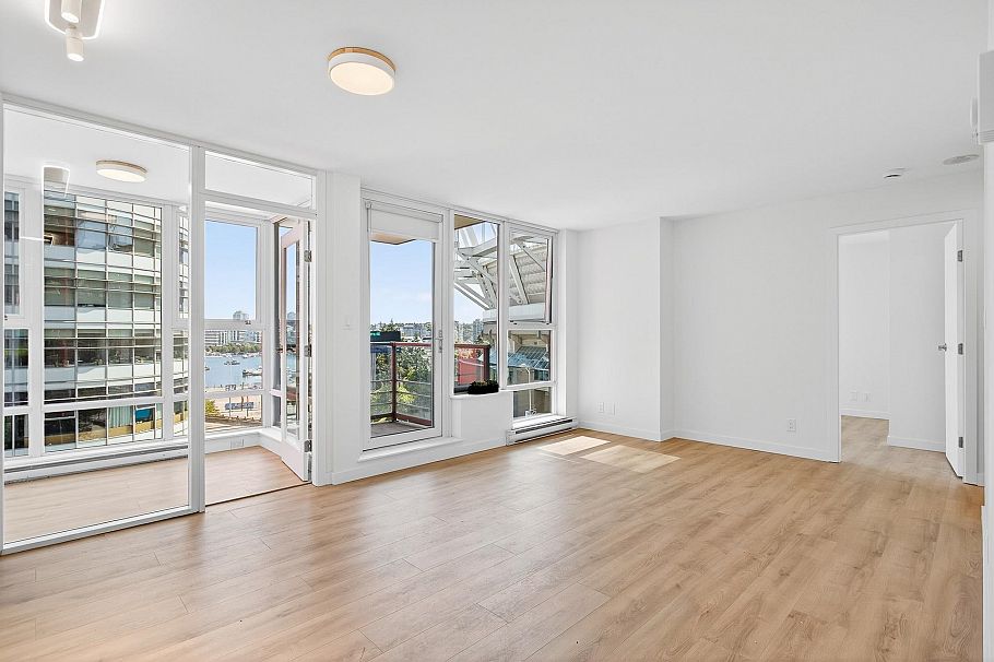 609 111 W Georgia Street Vancouver, BC - 2