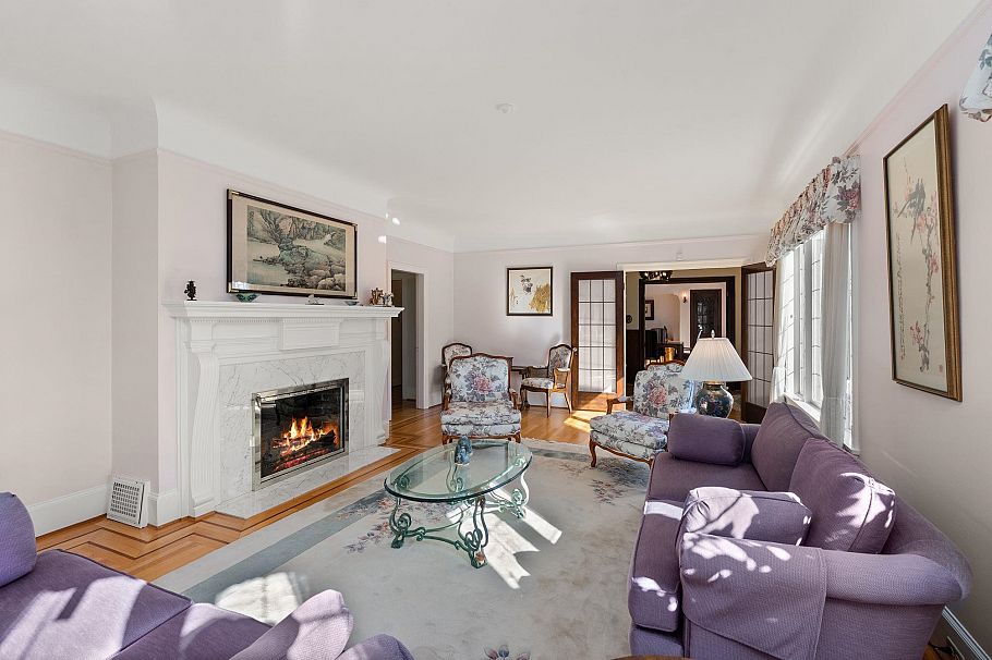 1537 W 40th Avenue Vancouver, BC - 9