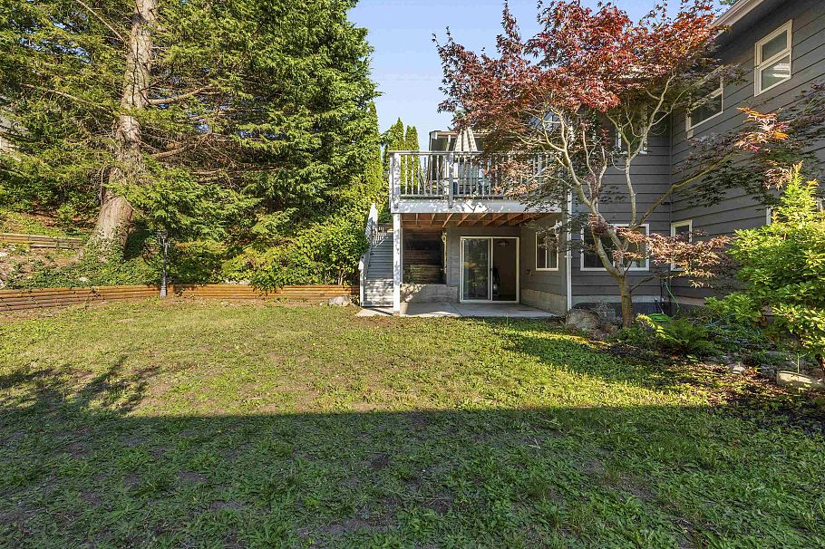 1224 W 23rd Street North Vancouver, BC - 35