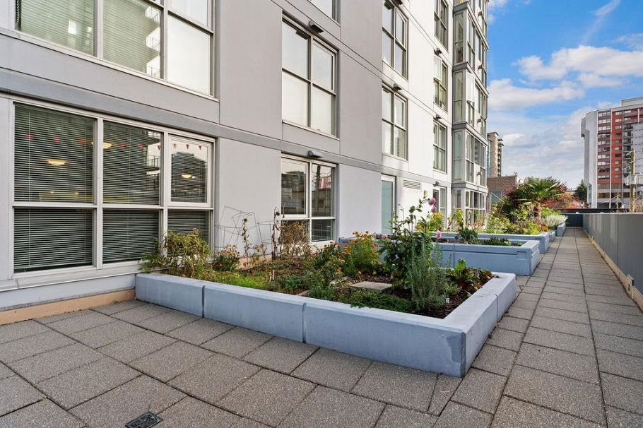 1004 121 W 16th Street North Vancouver, BC - 27