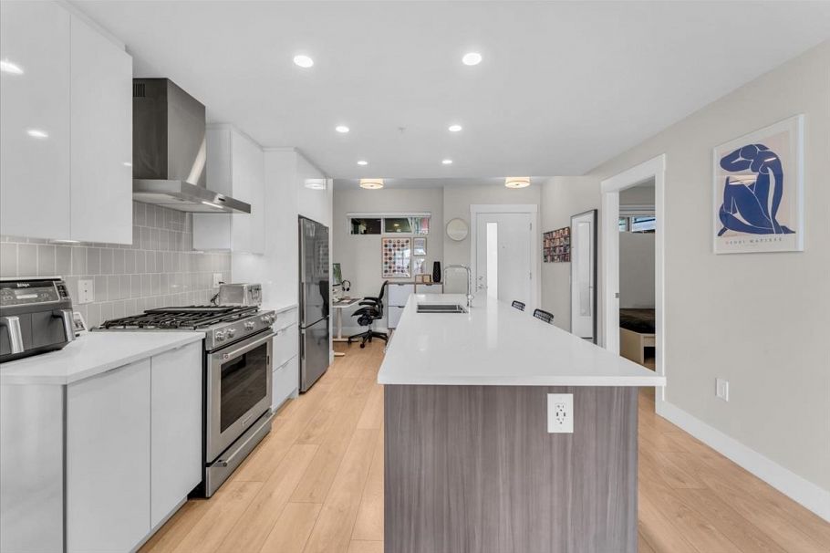 211 1496 Charlotte Road North Vancouver, BC - 13