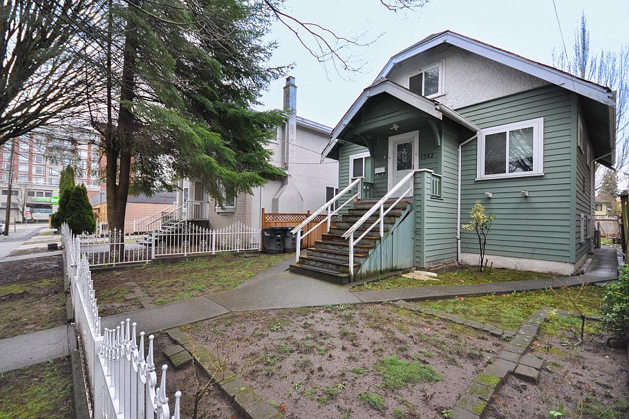 1342 E 24th Avenue Vancouver, BC - 2