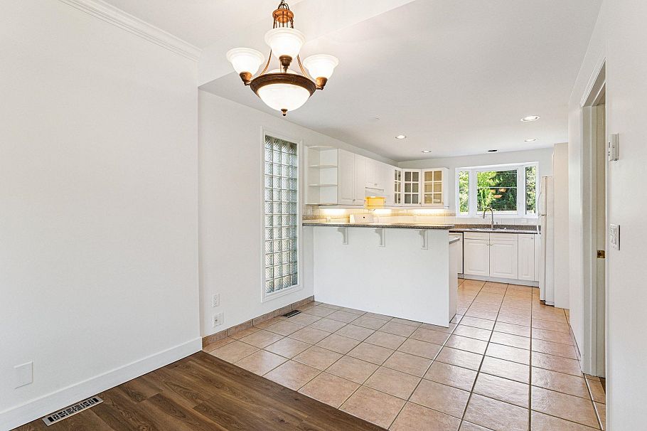 865 E 12th Street North Vancouver, BC - 12