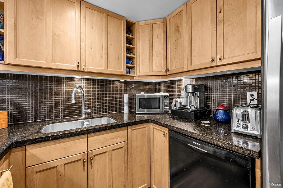 203 1867 W 3rd Avenue Vancouver, BC - 5