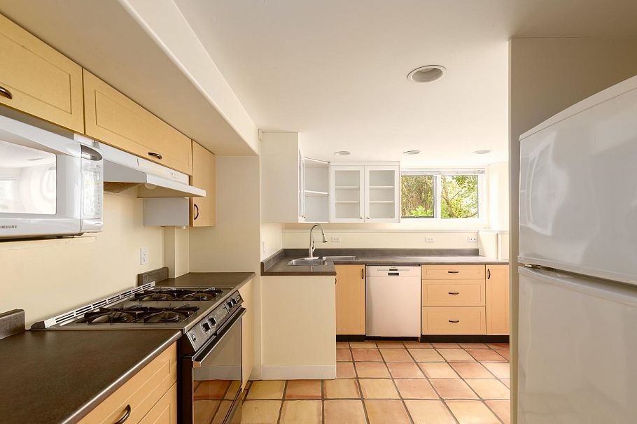 3782 W 24th Avenue Vancouver, BC - 35