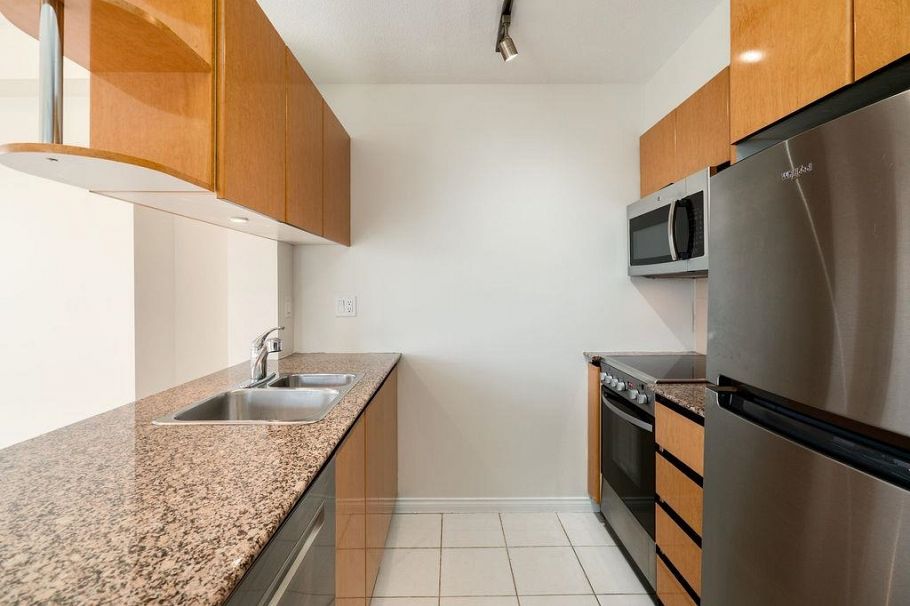 1704 1189 Howe Street Vancouver, BC - 18