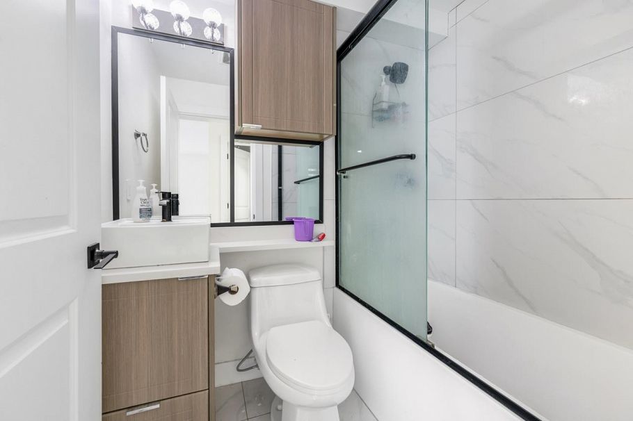 2798 E 43rd Avenue Vancouver, BC - 28