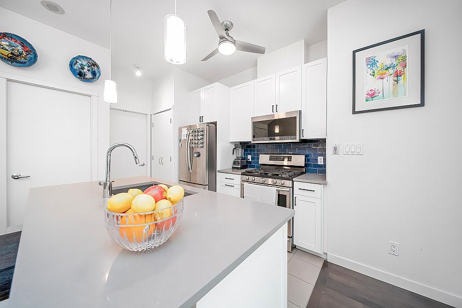 983 Richards Street Vancouver, BC - 8