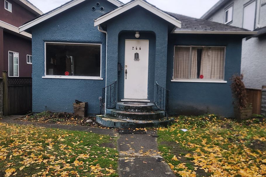 266 E 49th Avenue Vancouver, BC - 1