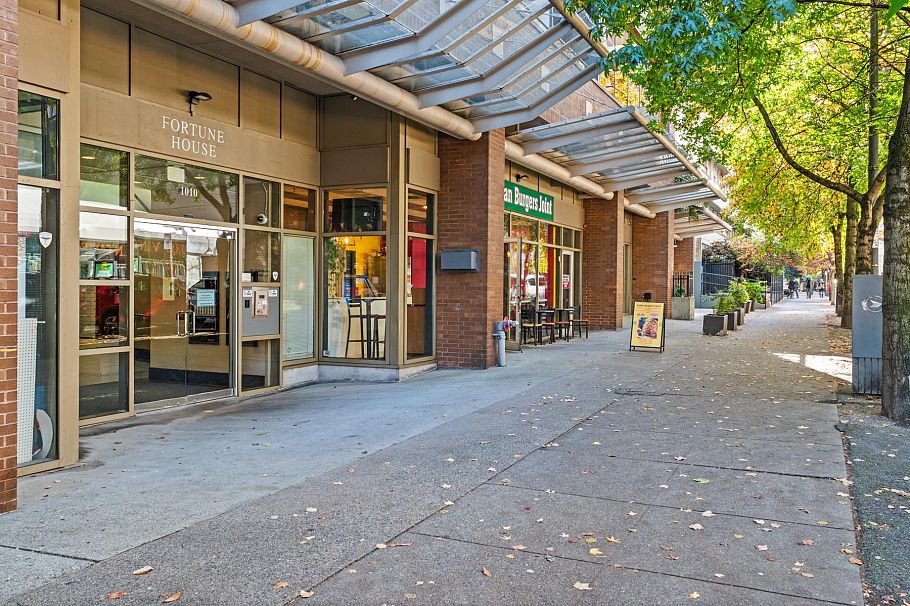 910 1010 Howe Street Vancouver, BC - 3