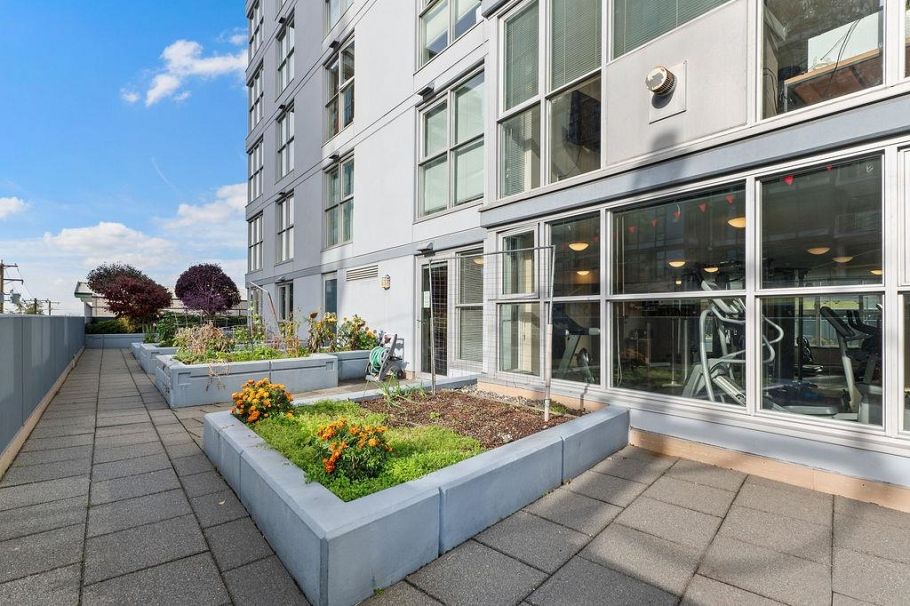 1004 121 W 16th Street North Vancouver, BC - 28