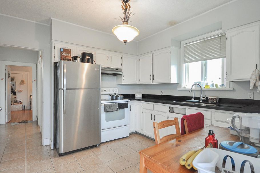 1342 E 24th Avenue Vancouver, BC - 8