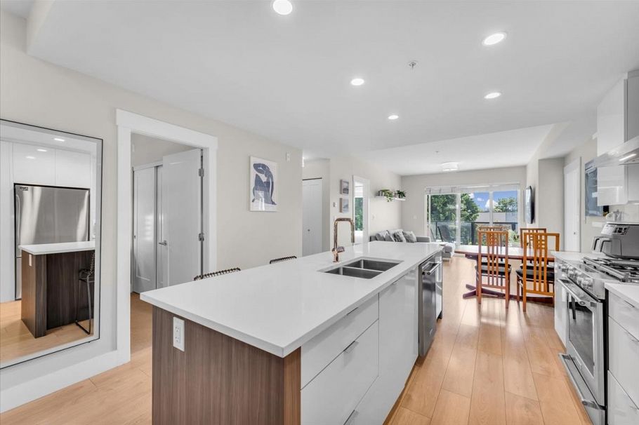 211 1496 Charlotte Road North Vancouver, BC - 4