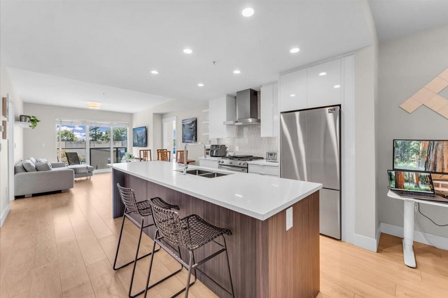 211 1496 Charlotte Road North Vancouver, BC - 3