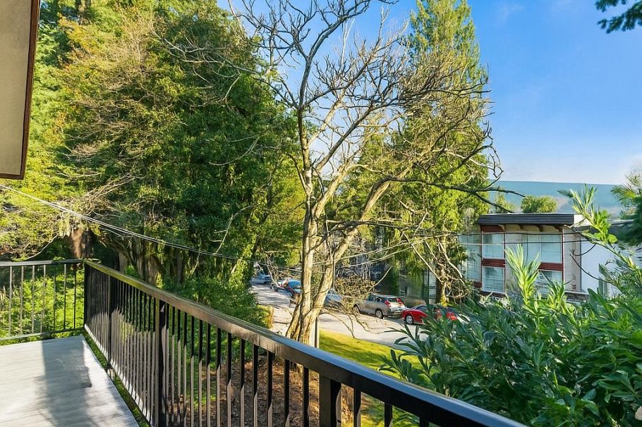 3003 Sunnyhurst Road North Vancouver, BC - 21