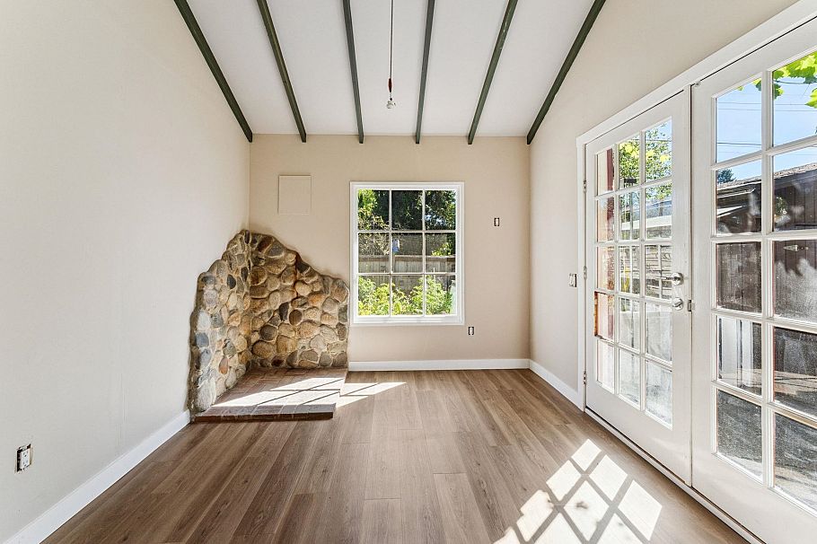 865 E 12th Street North Vancouver, BC - 22