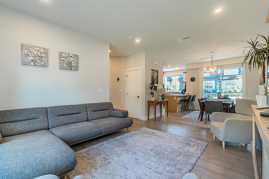 11 933 Premier Street North Vancouver, BC - 4