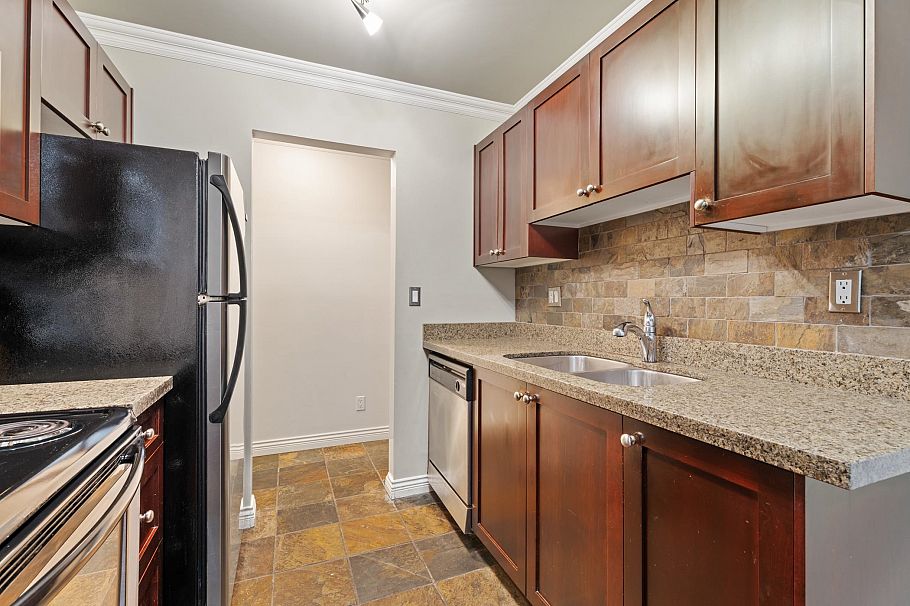 202 1550 Barclay Street Vancouver, BC - 2