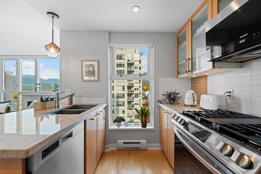 1004 121 W 16th Street North Vancouver, BC - 8