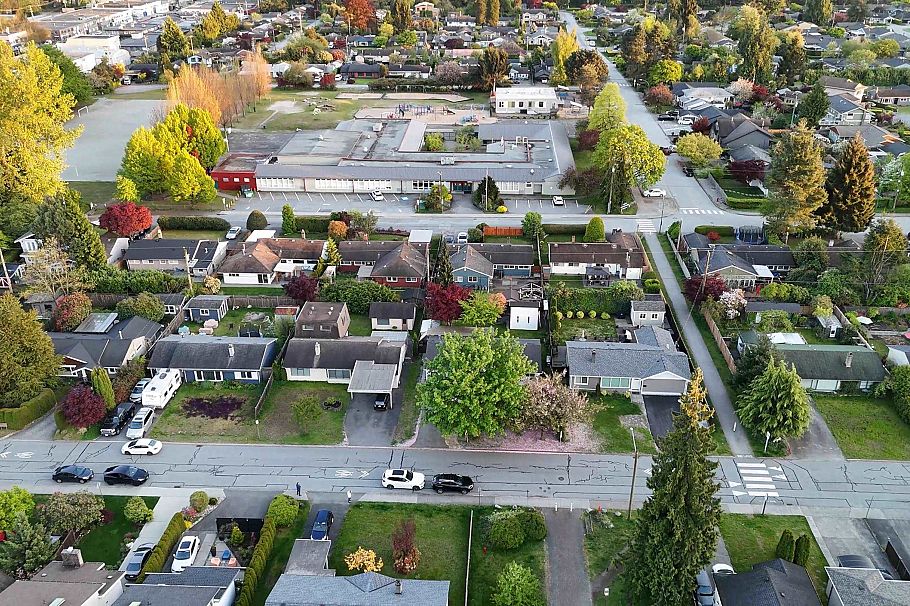 1287 W 15th Street North Vancouver, BC - 33