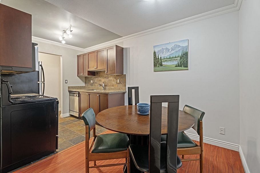 202 1550 Barclay Street Vancouver, BC - 3