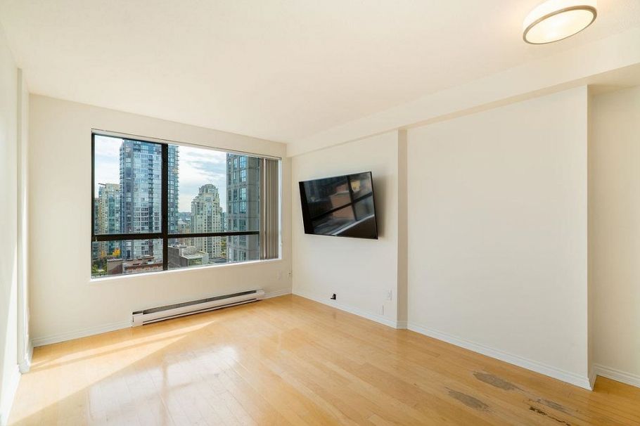 1704 1189 Howe Street Vancouver, BC - 4