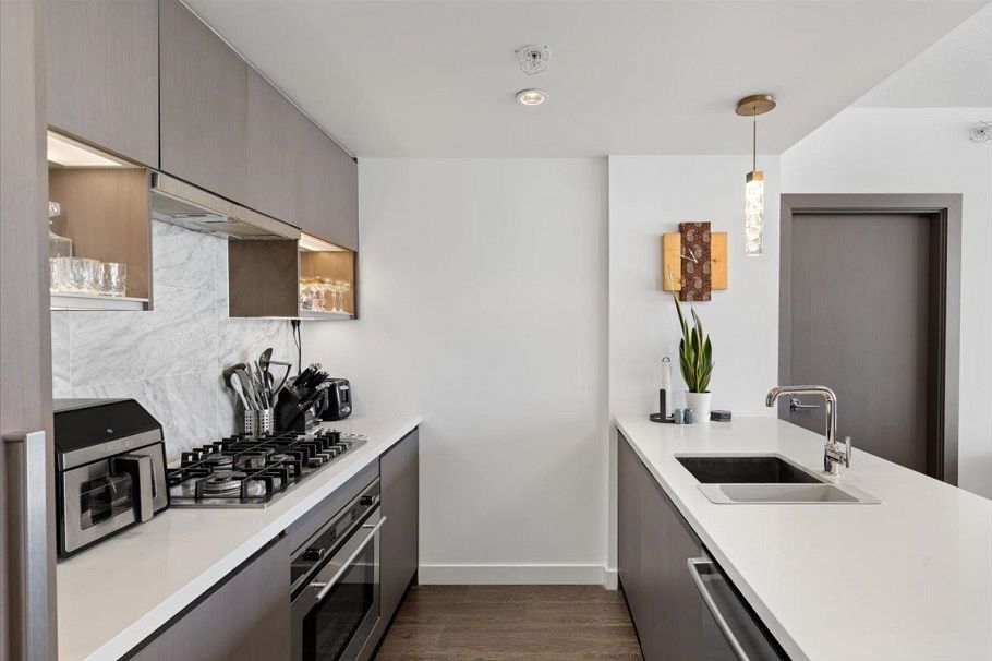 1611 68 Smithe Street Vancouver, BC - 3