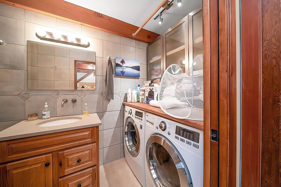 4885 Cove Cliff Place North Vancouver, BC - 28