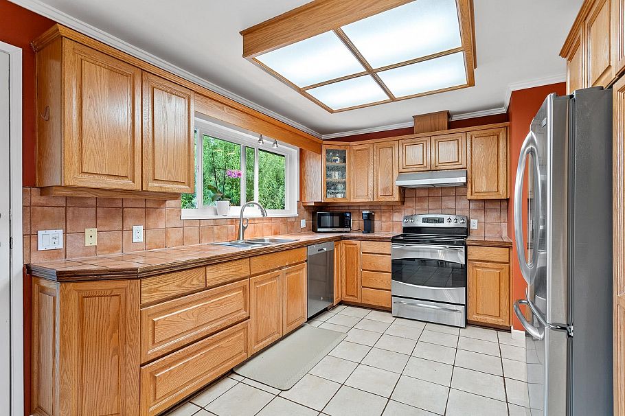 1549 Lynn Valley Road North Vancouver, BC - 12