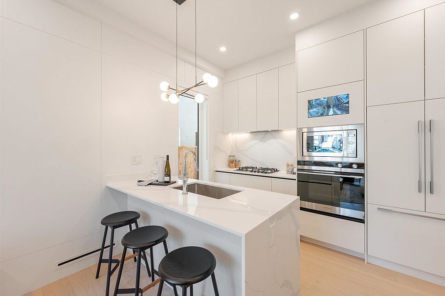 1 6933 Prince Edward Street Vancouver, BC - 10