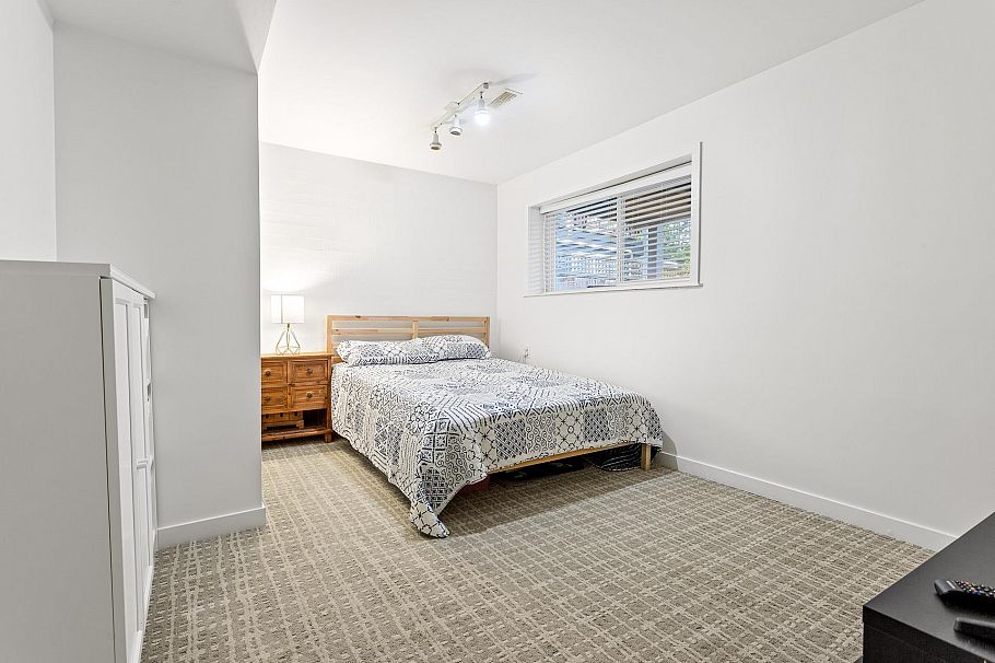 1549 Lynn Valley Road North Vancouver, BC - 34