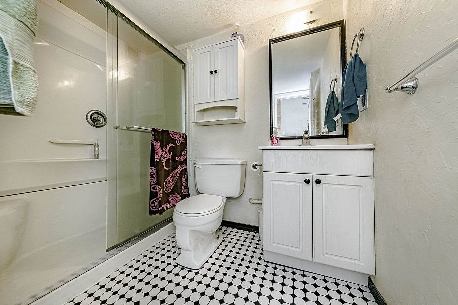 610 1330 Burrard Street Vancouver, BC - 15