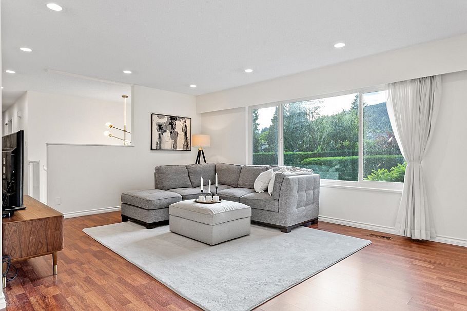 1549 Lynn Valley Road North Vancouver, BC - 4