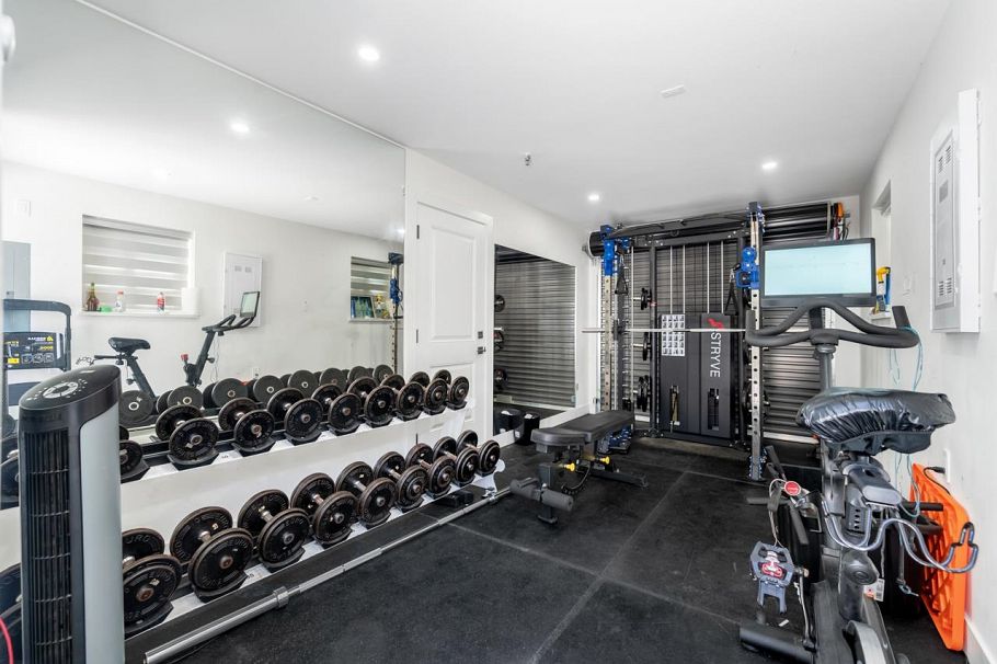 2798 E 43rd Avenue Vancouver, BC - 29