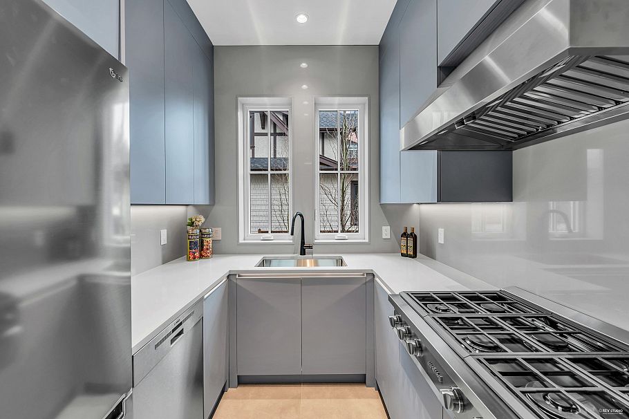 3852 W 50th Avenue Vancouver, BC - 8