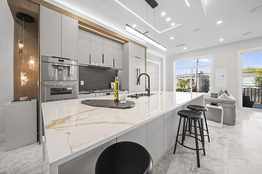 2455 W 10th Avenue Vancouver, BC - 16