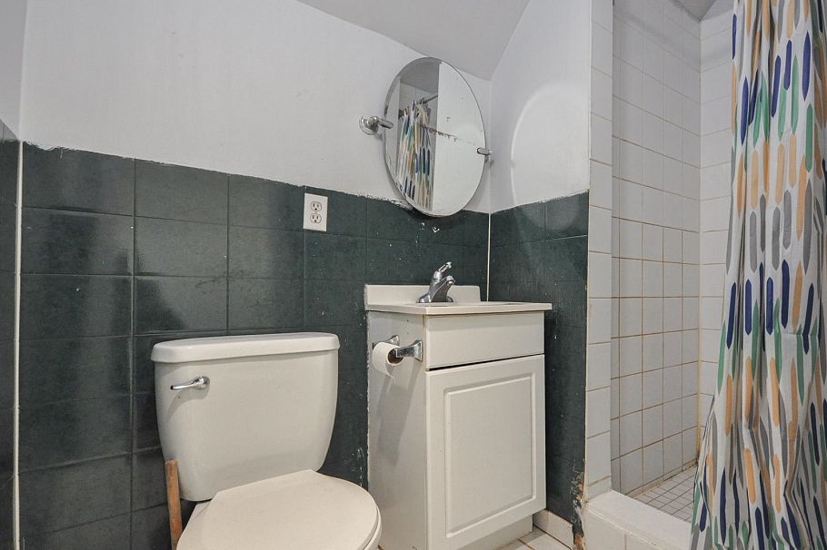 1342 E 24th Avenue Vancouver, BC - 22