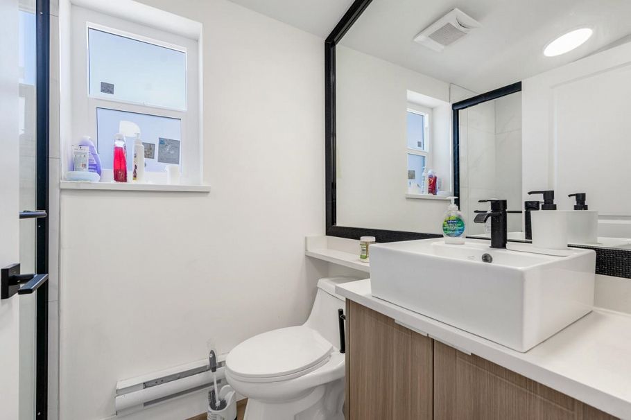 2798 E 43rd Avenue Vancouver, BC - 27