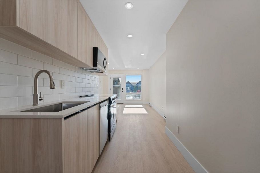 504 E 5th Street North Vancouver, BC - 33