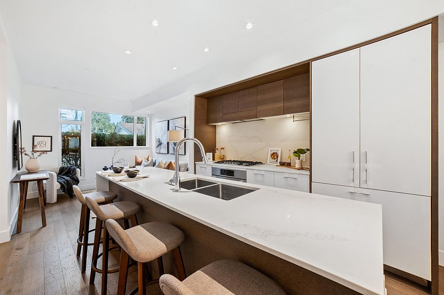 7458 Granville Street Vancouver, BC - 5